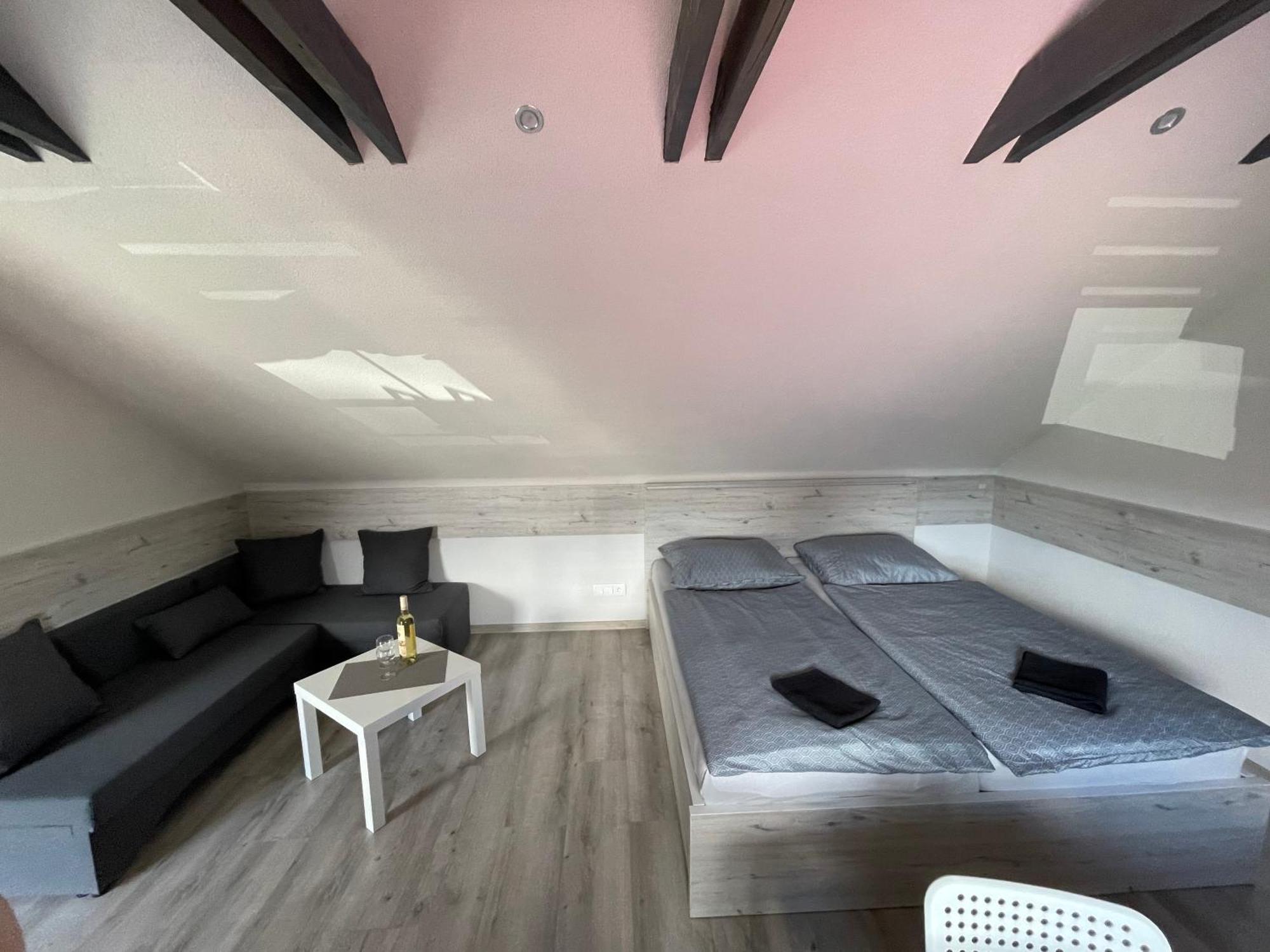 Apartmánový dom Stela Bešeňová Exteriér fotografie